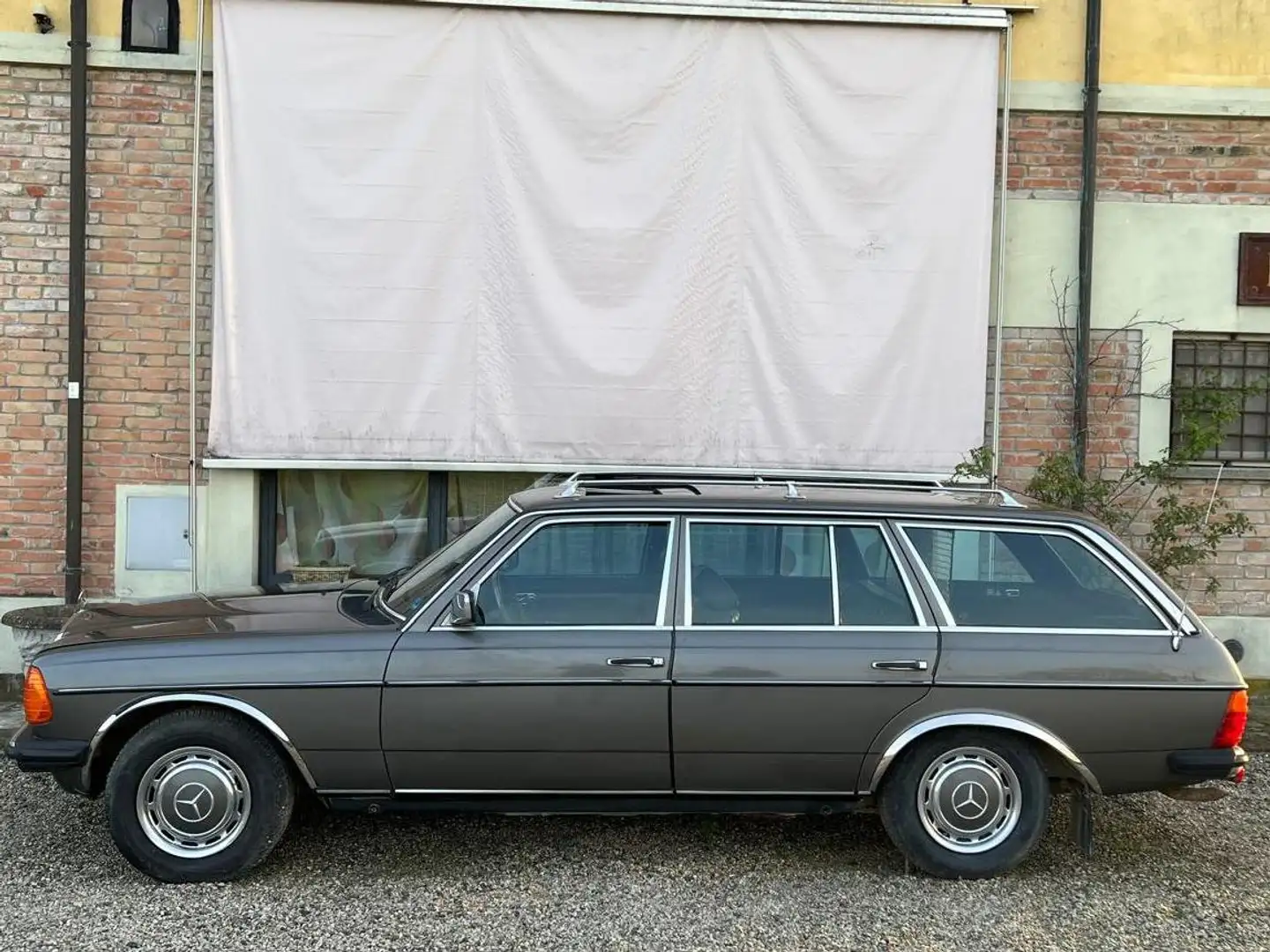 Mercedes-Benz 200 W123 200T Szürke - 1