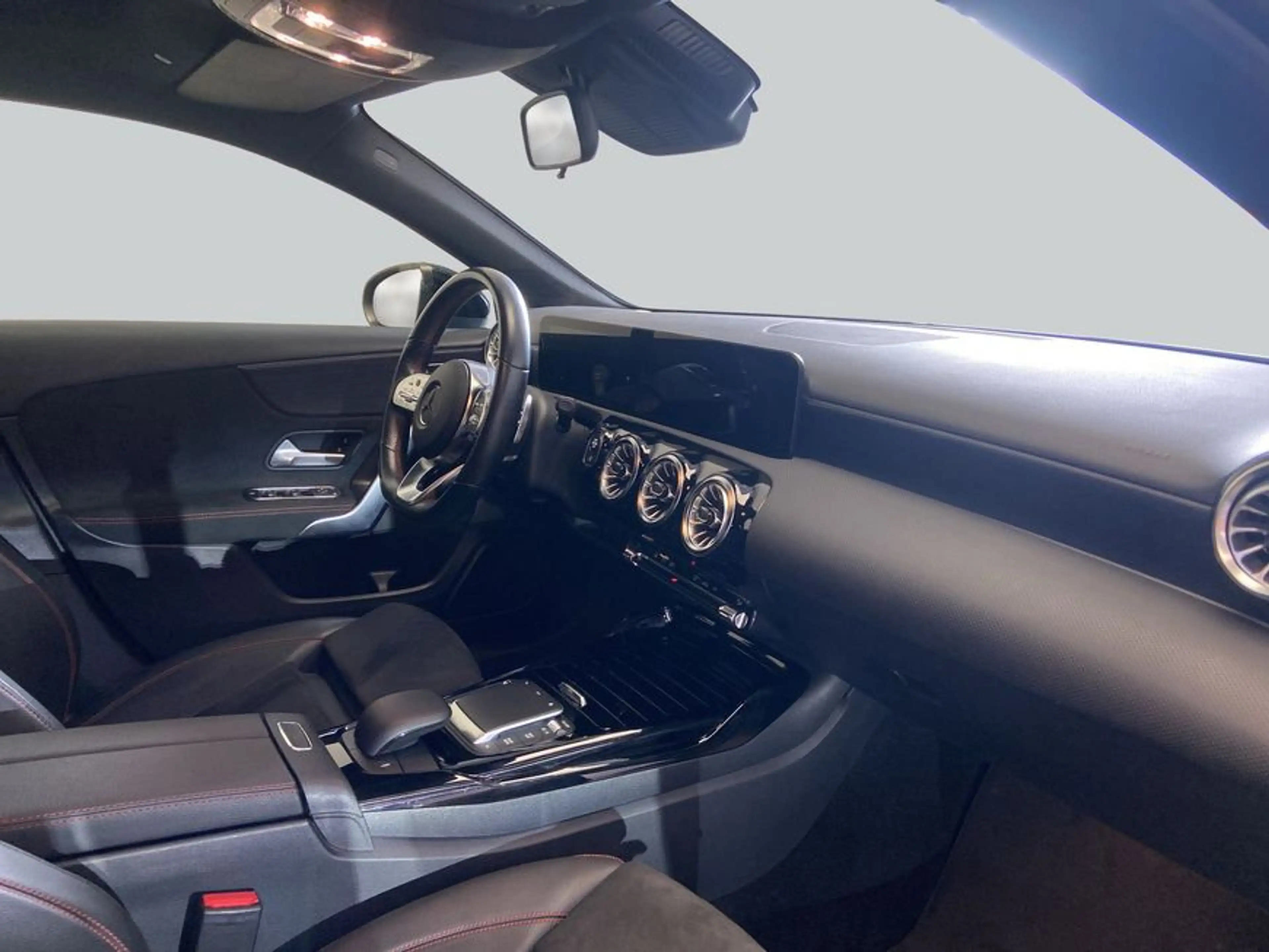 Mercedes-Benz A 35 AMG A-Klasse — photo 15