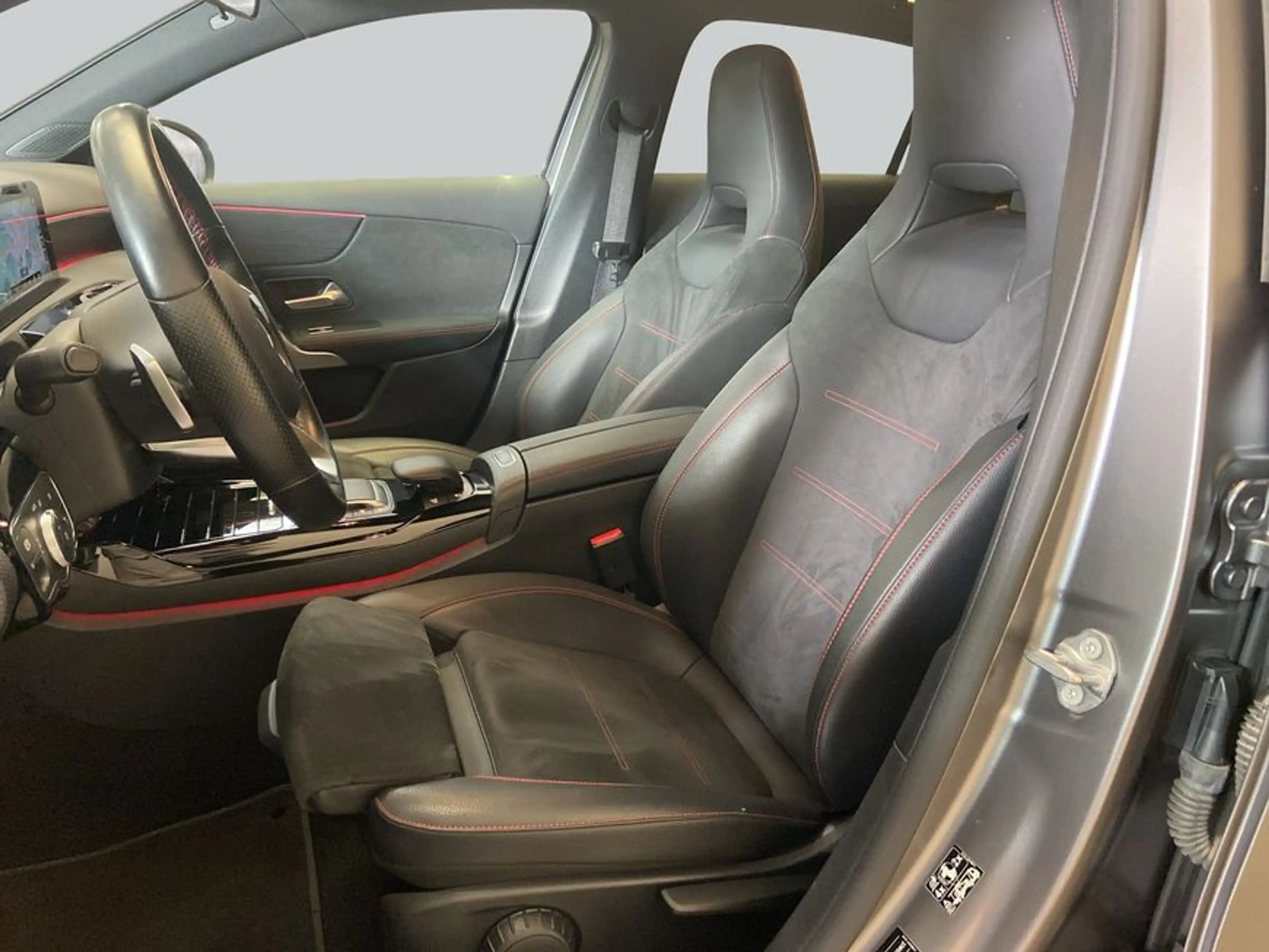 Mercedes-Benz A 35 AMG A-Klasse — photo 10