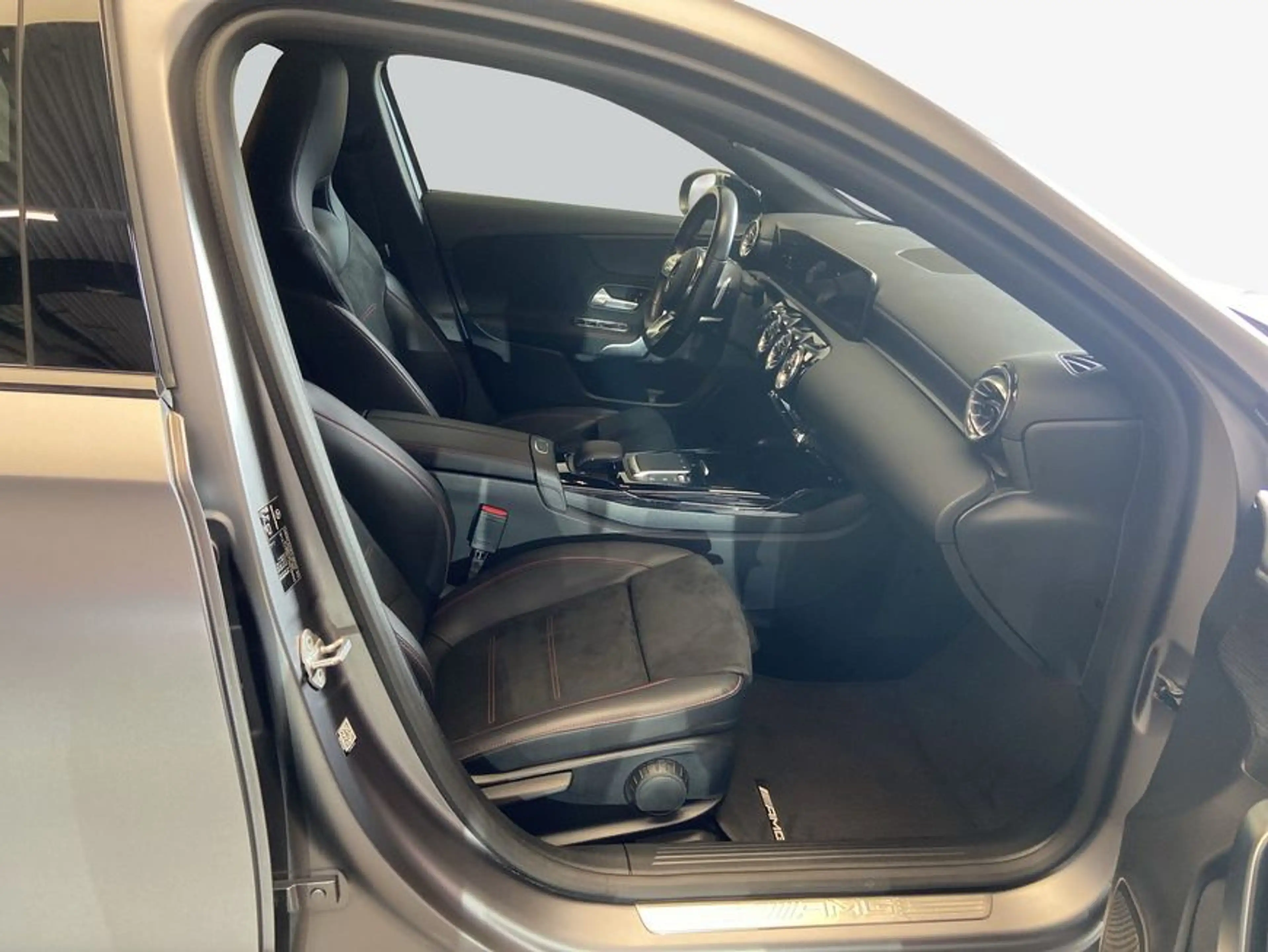 Mercedes-Benz A 35 AMG A-Klasse — photo 12