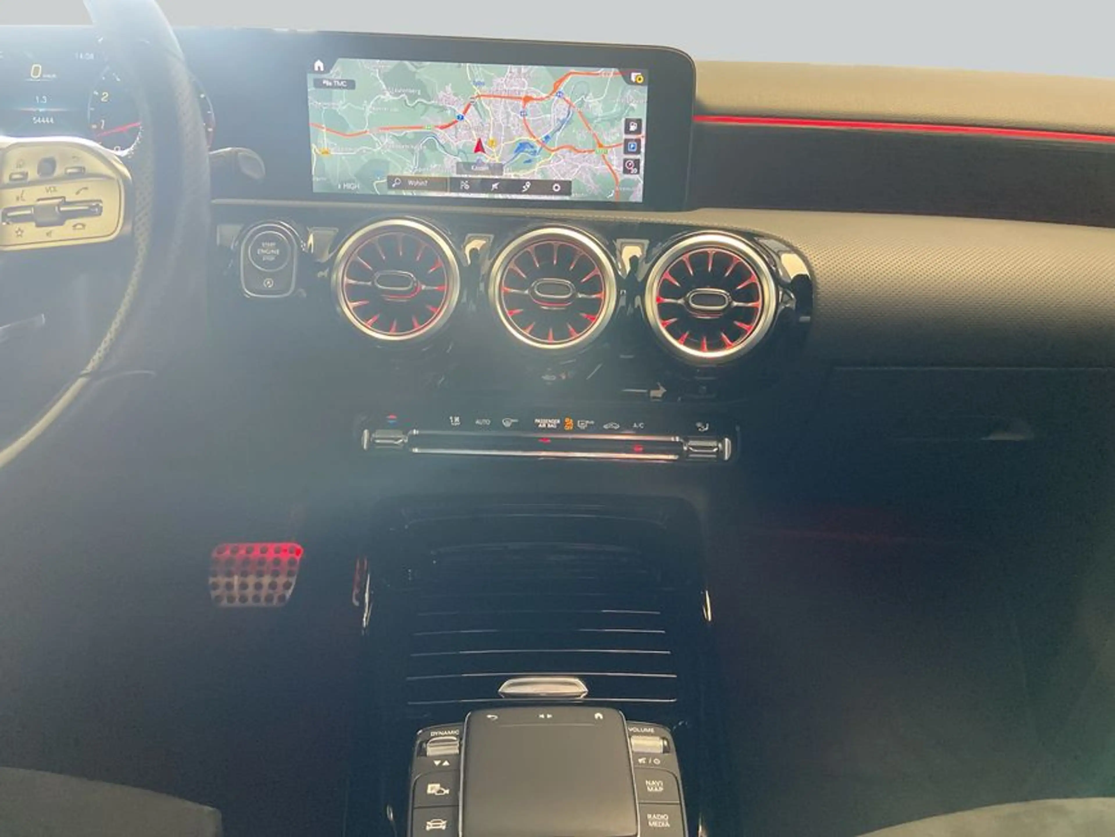 Mercedes-Benz A 35 AMG A-Klasse — photo 14