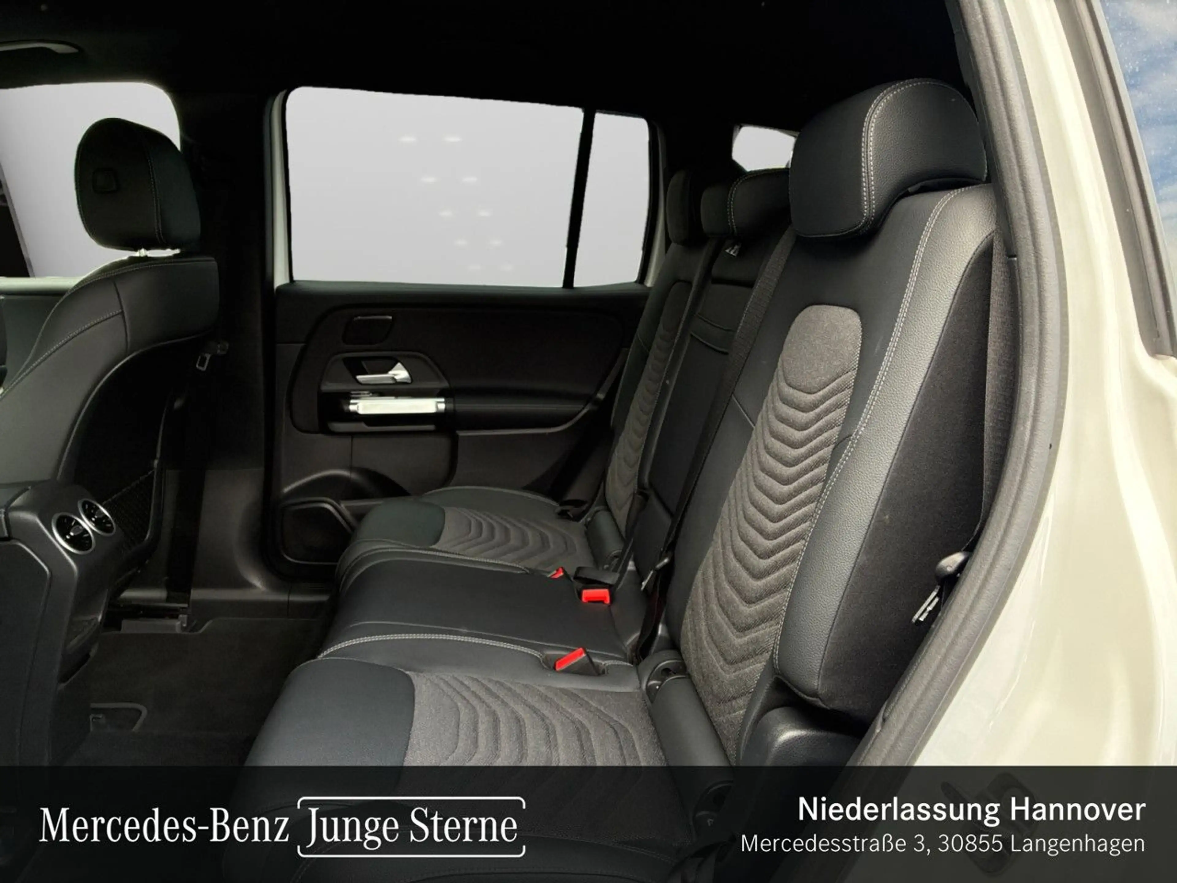 Mercedes-Benz EQB 250 PROG+PLUS-PAKET+AHK+PANO+KAMERA+KEYLESS — photo 12
