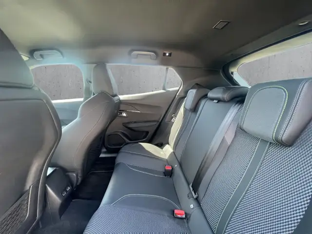 Peugeot 2008 view 8