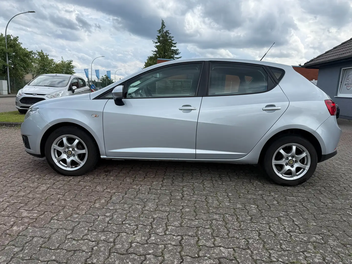 SEAT Ibiza Stylance/Style 1.6*TEMPOMAT*SITZHEIZUNG*PDC*KLIMA* Grau - 2