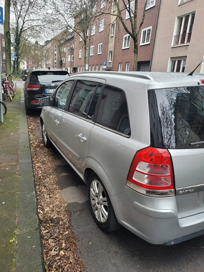 Opel Zafira Family Plus Grau - 2