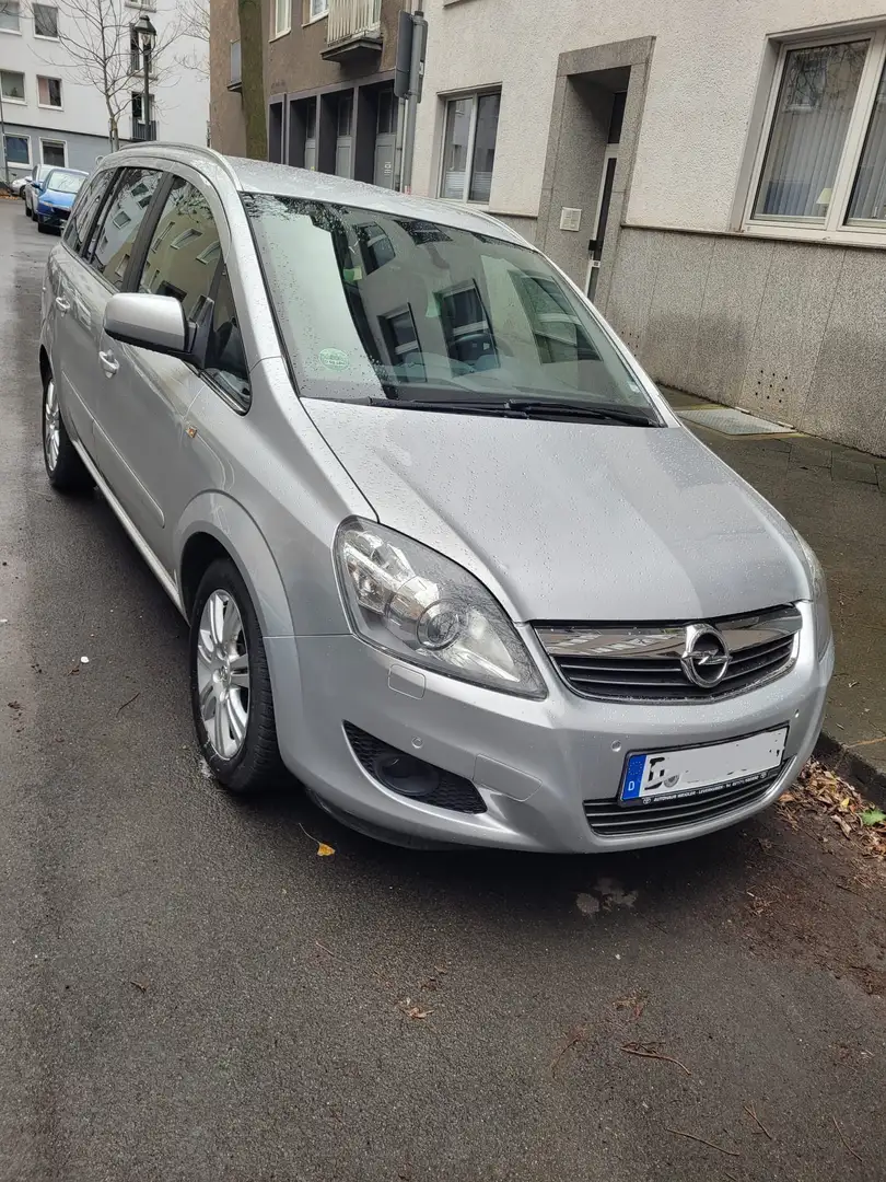 Opel Zafira Family Plus Grau - 1
