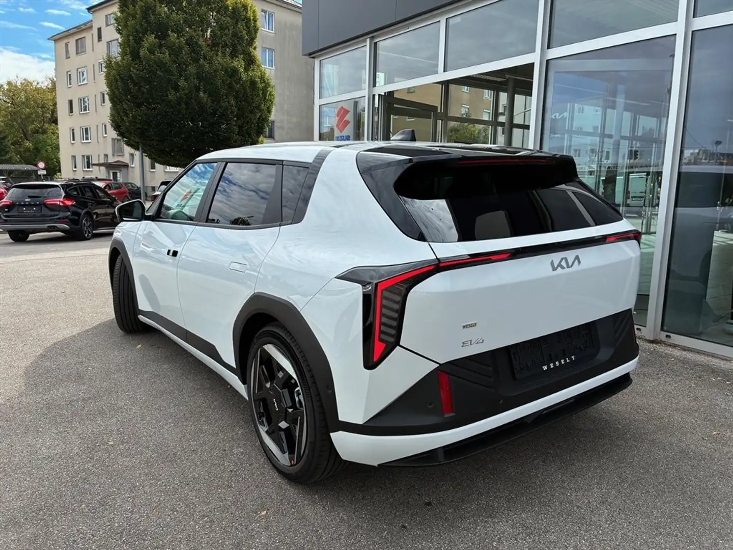 Kia EV4 HB EARTH PLUS 81,4 KWH Weiß - 2