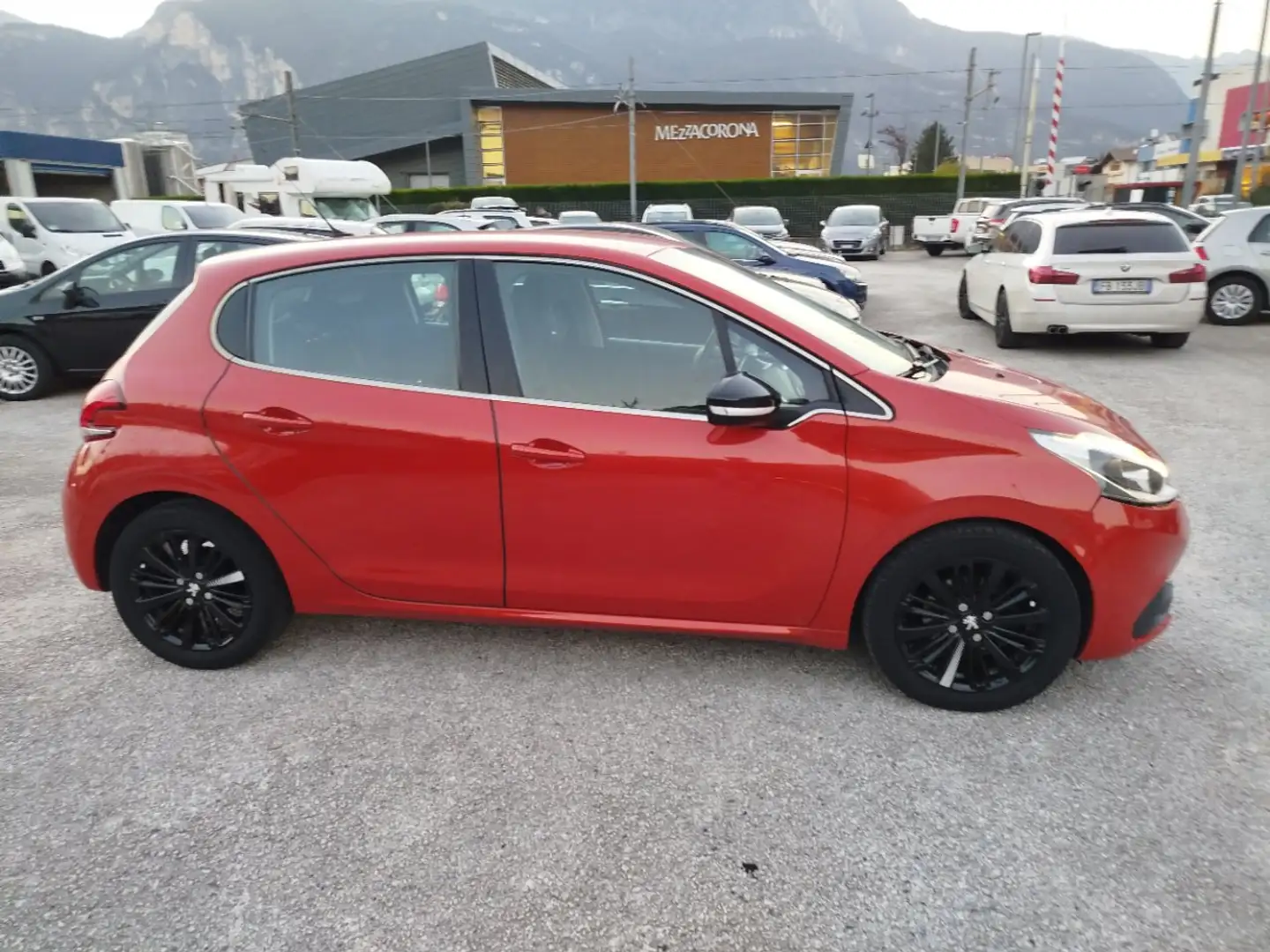 Peugeot 208 208 5p 1.6 bluehdi Active 75cv Оранжевый - 1