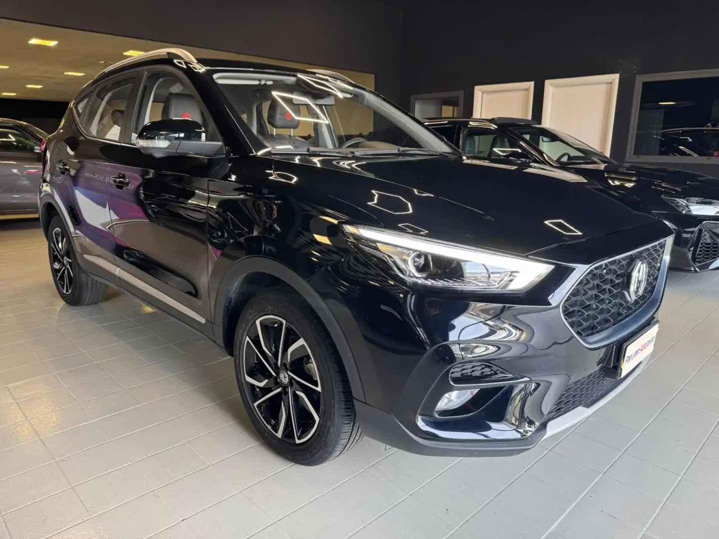 MG ZS 1.5 VTi-tech Luxury PRONTA CONSEGNA (Vari Colori) Zwart - 1
