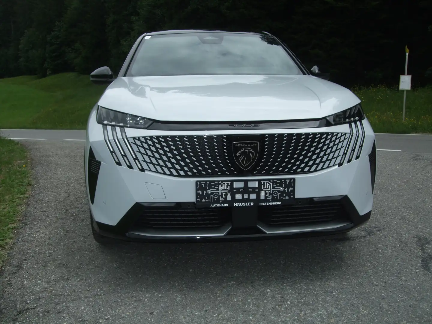 Peugeot 3008 GT Elektromotor 230 Long Range Weiß - 2