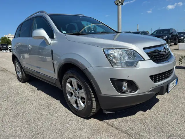 Opel Antara view 3