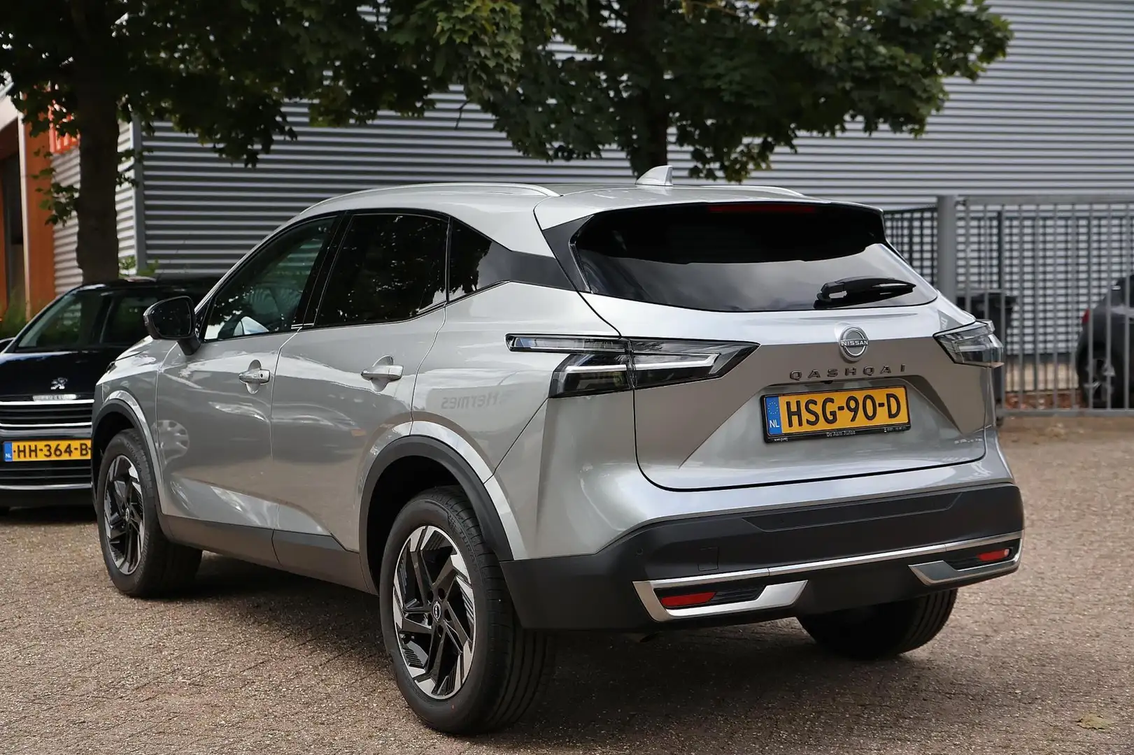 Nissan Qashqai 1.3 MHEV Xtronic Nieuw Model Connecta Camera Grijs - 2