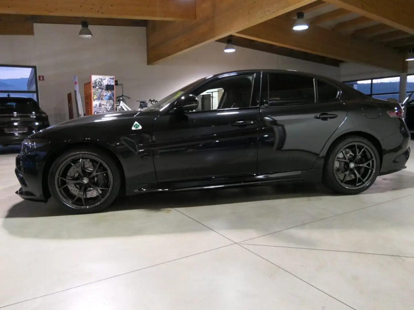 Alfa Romeo Giulia 2.9 V6 Bi-Turbo AT8 Quadrifoglio Fekete - 1