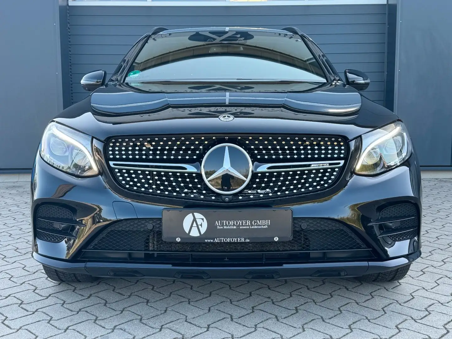 Mercedes-Benz GLC 43 AMG NIGHT*LED*DISTRONIC*AHK*LUFT*STANDHZG Černá - 2