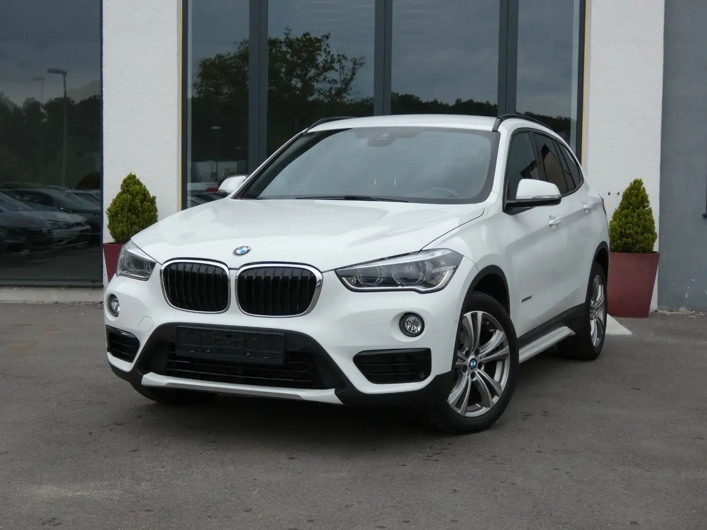 BMW X1 sDrive 16d*Navi*Led*Pdc*Tempomat* Blanc - 1
