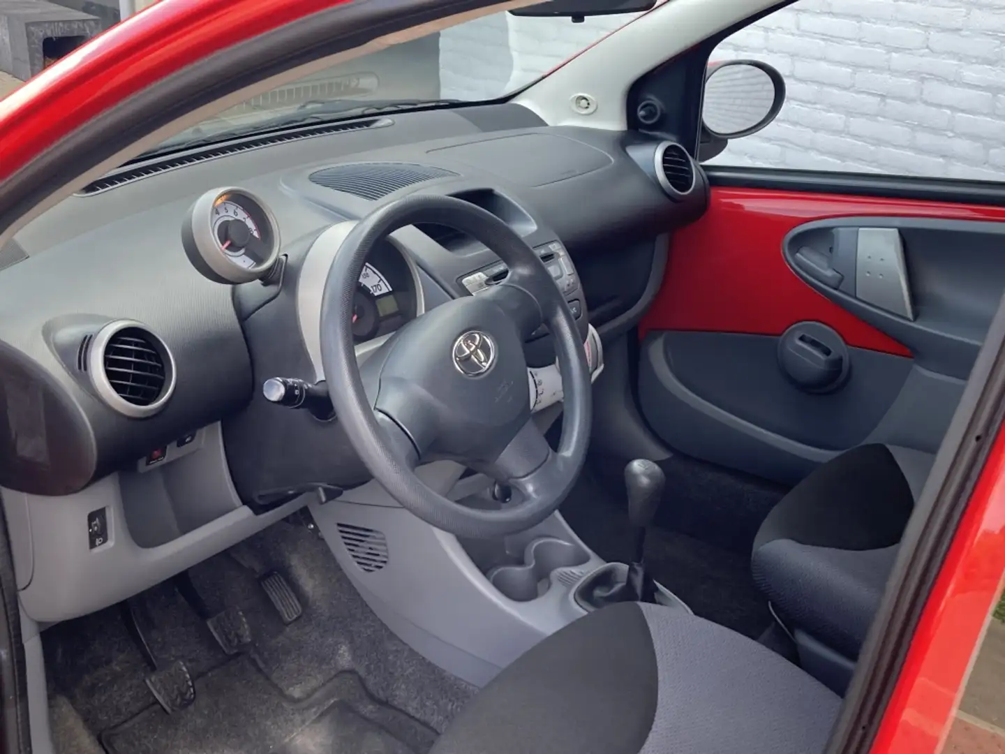 Toyota Aygo 1.0-12V Sport 5-deurs | NL auto | Airco | CPV | LM Rouge - 2