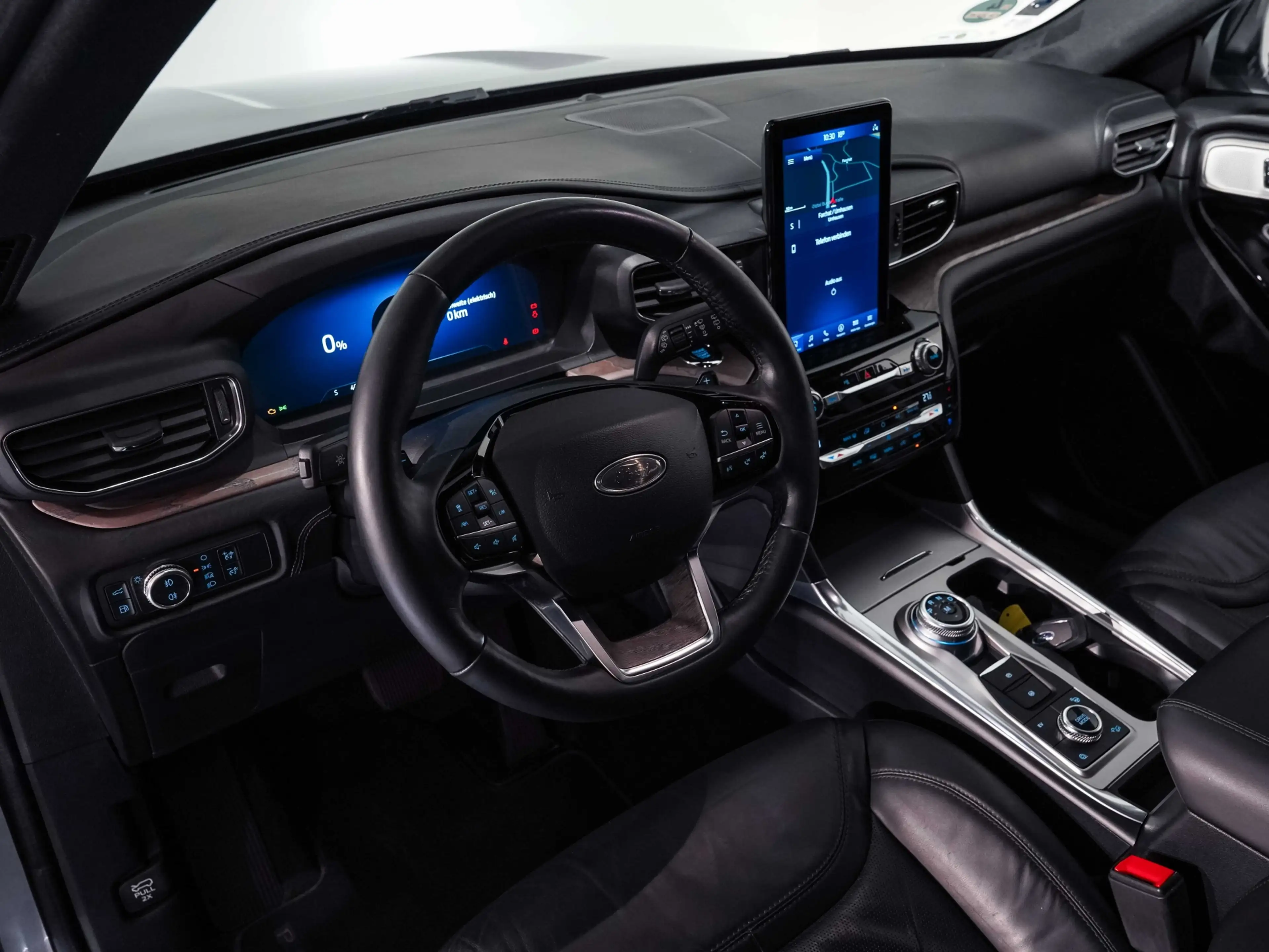 Ford Explorer Platinium — photo 12