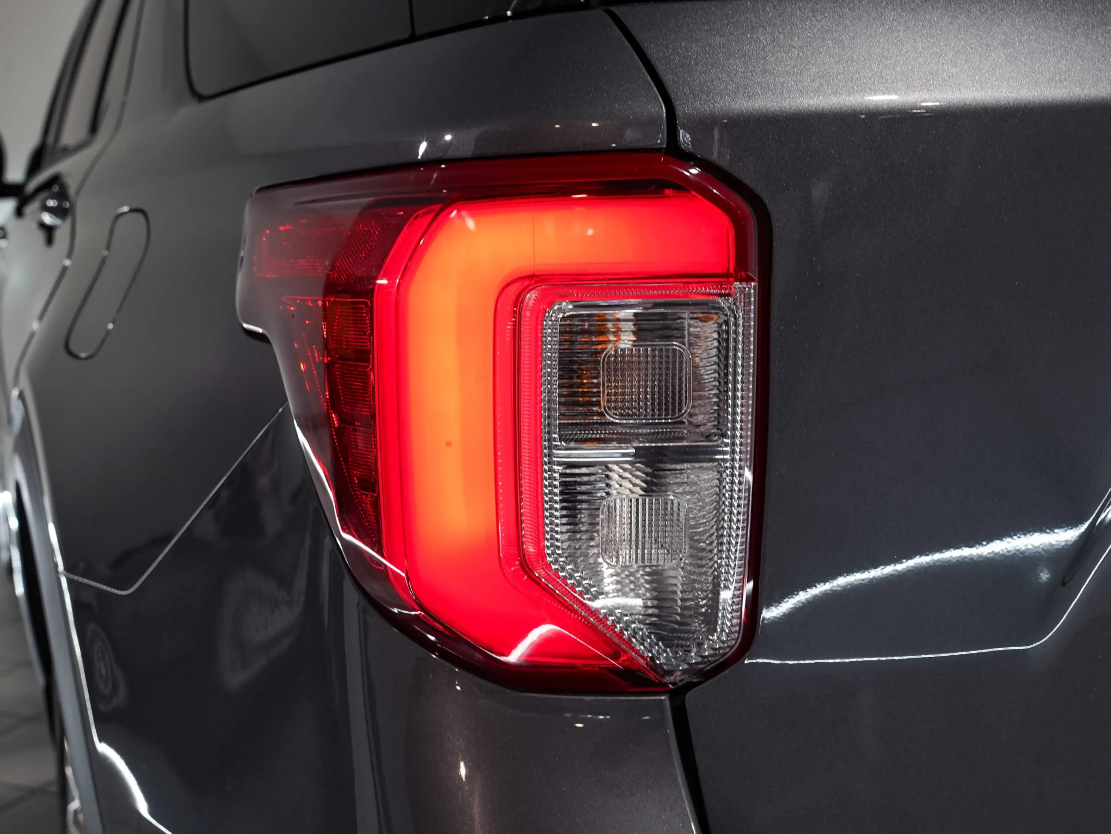 Ford Explorer Platinium — photo 7