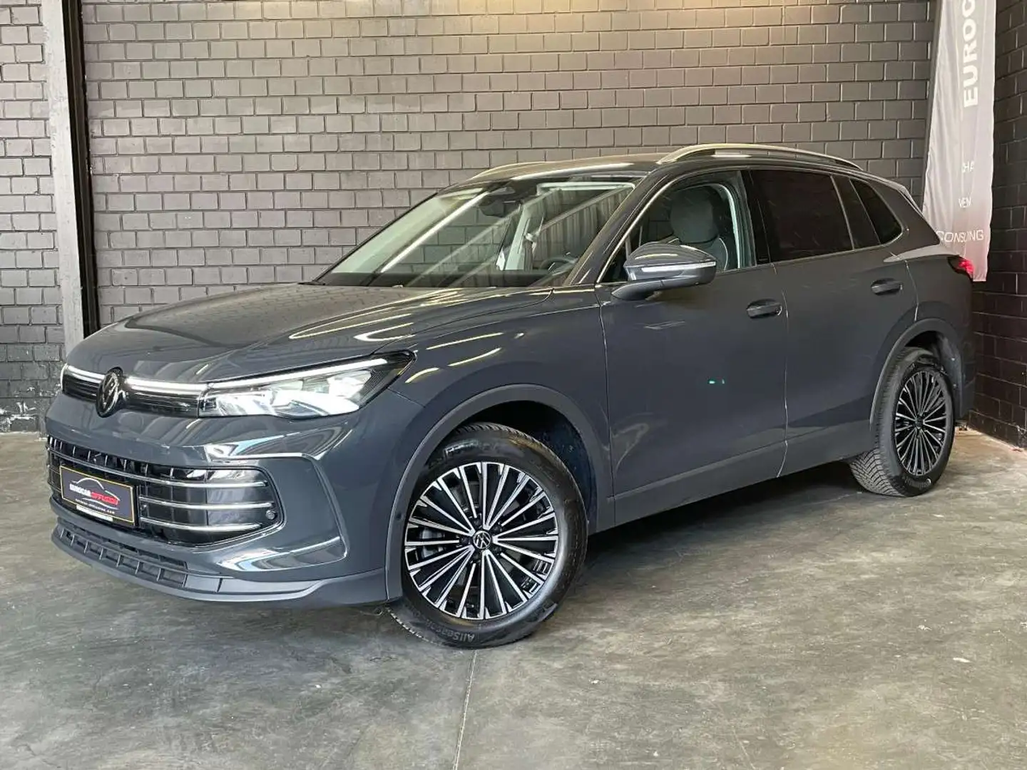 Volkswagen Tiguan Elegance 2.0 TDI 150CV DSG7 ** Attelage ** Gris - 1