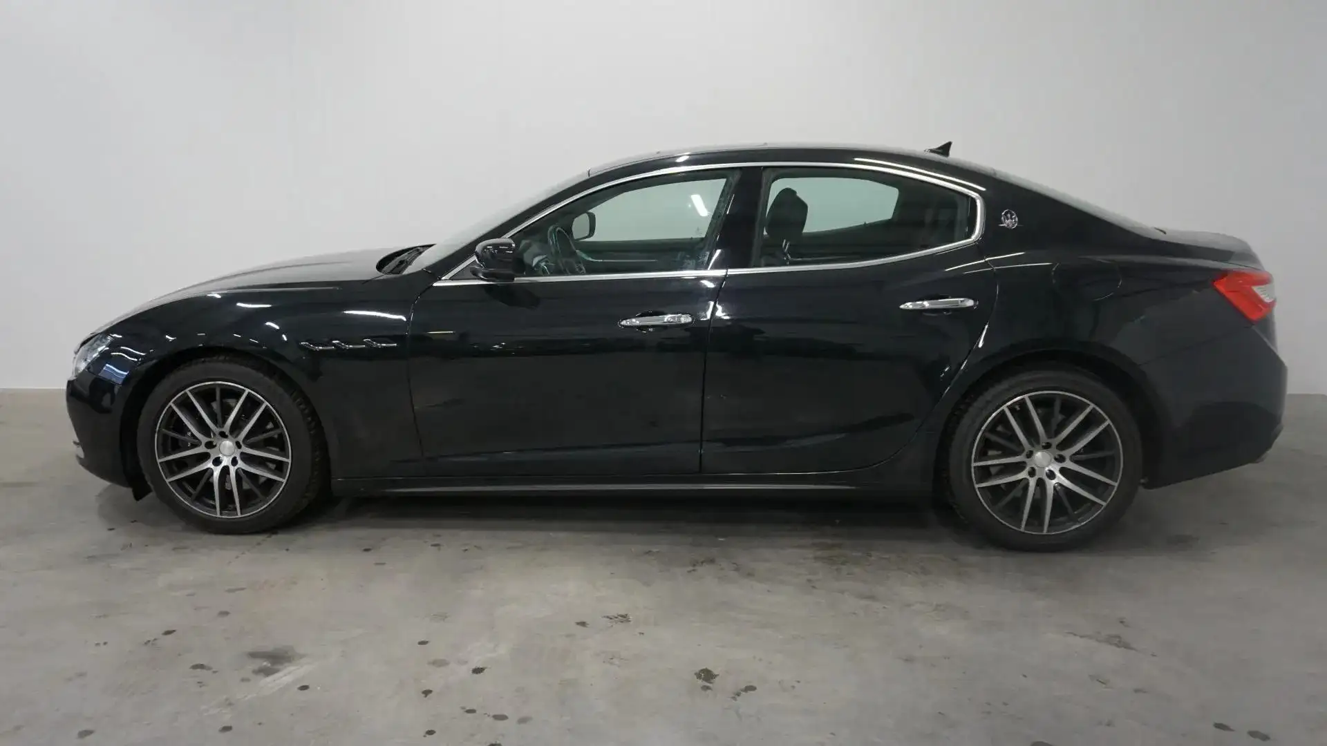 Maserati Ghibli 3.0 Zwart - 2