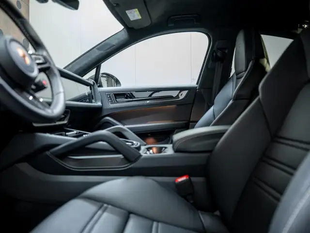 Porsche Cayenne view 27