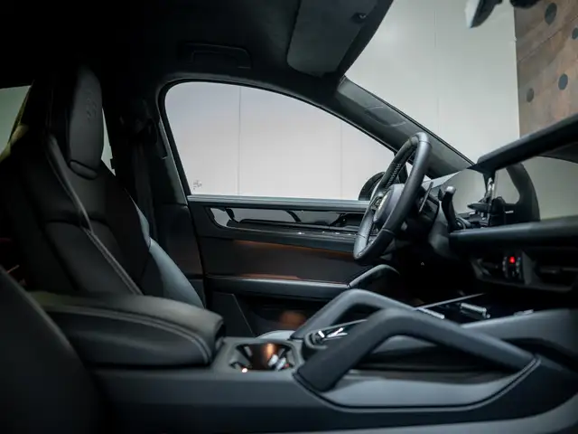 Porsche Cayenne view 29