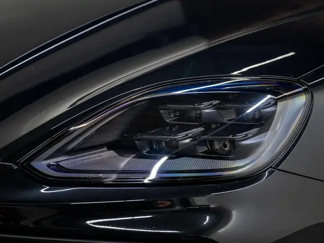 Porsche Cayenne view 9