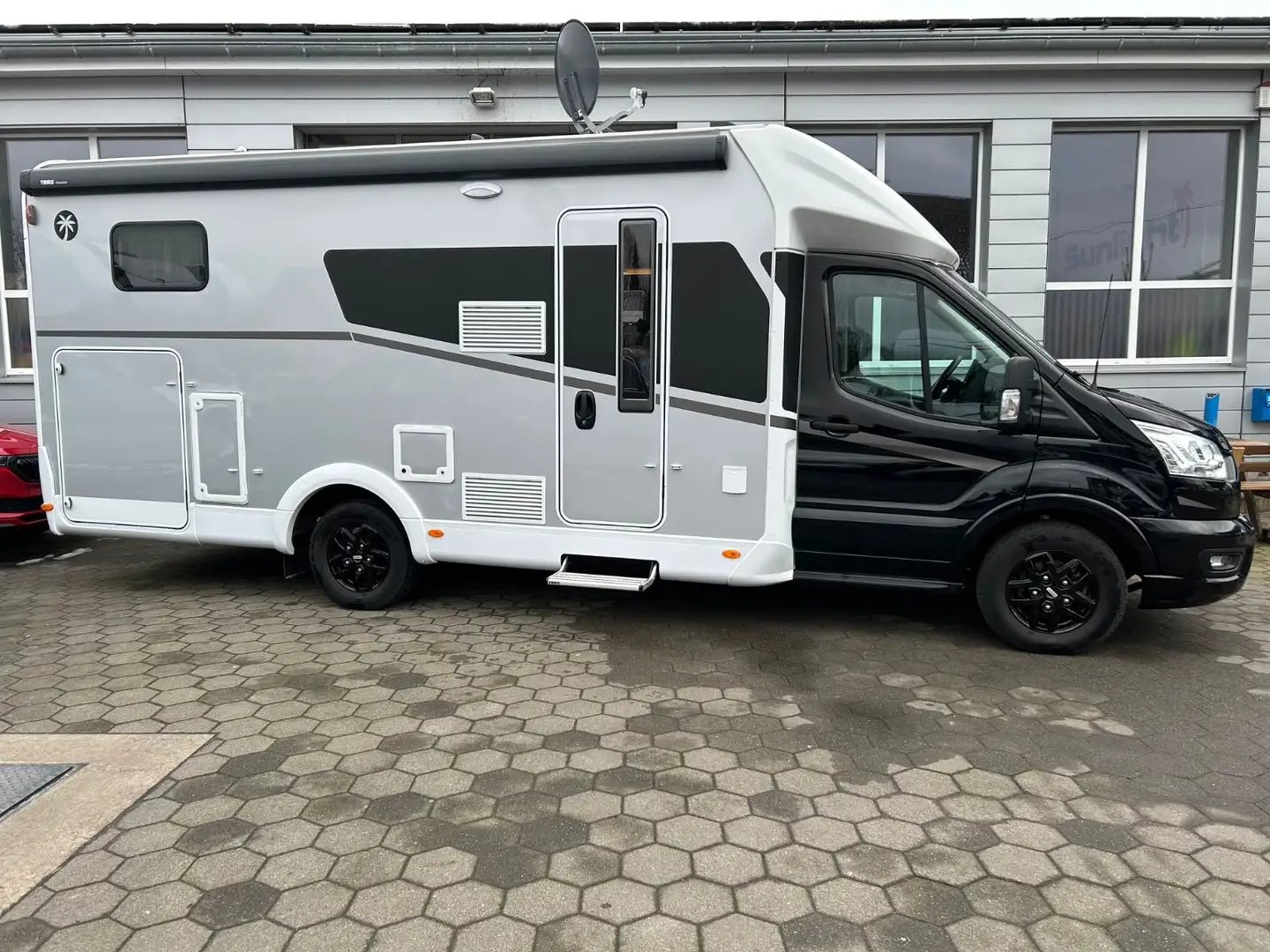 Sunlight T680 Adv. Autom. *NAVI*RFK*SAT TV*SOLAR*HUBBETT Zwart - 2