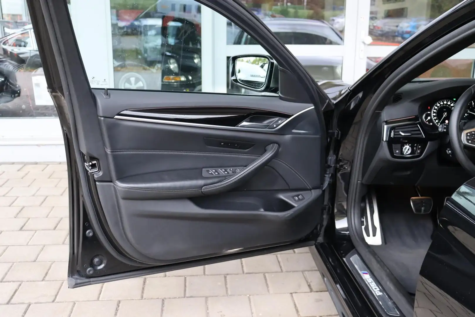 BMW 550 d xDrive HuD/Sitzbelüftung/Pano/Softclose Noir - 2