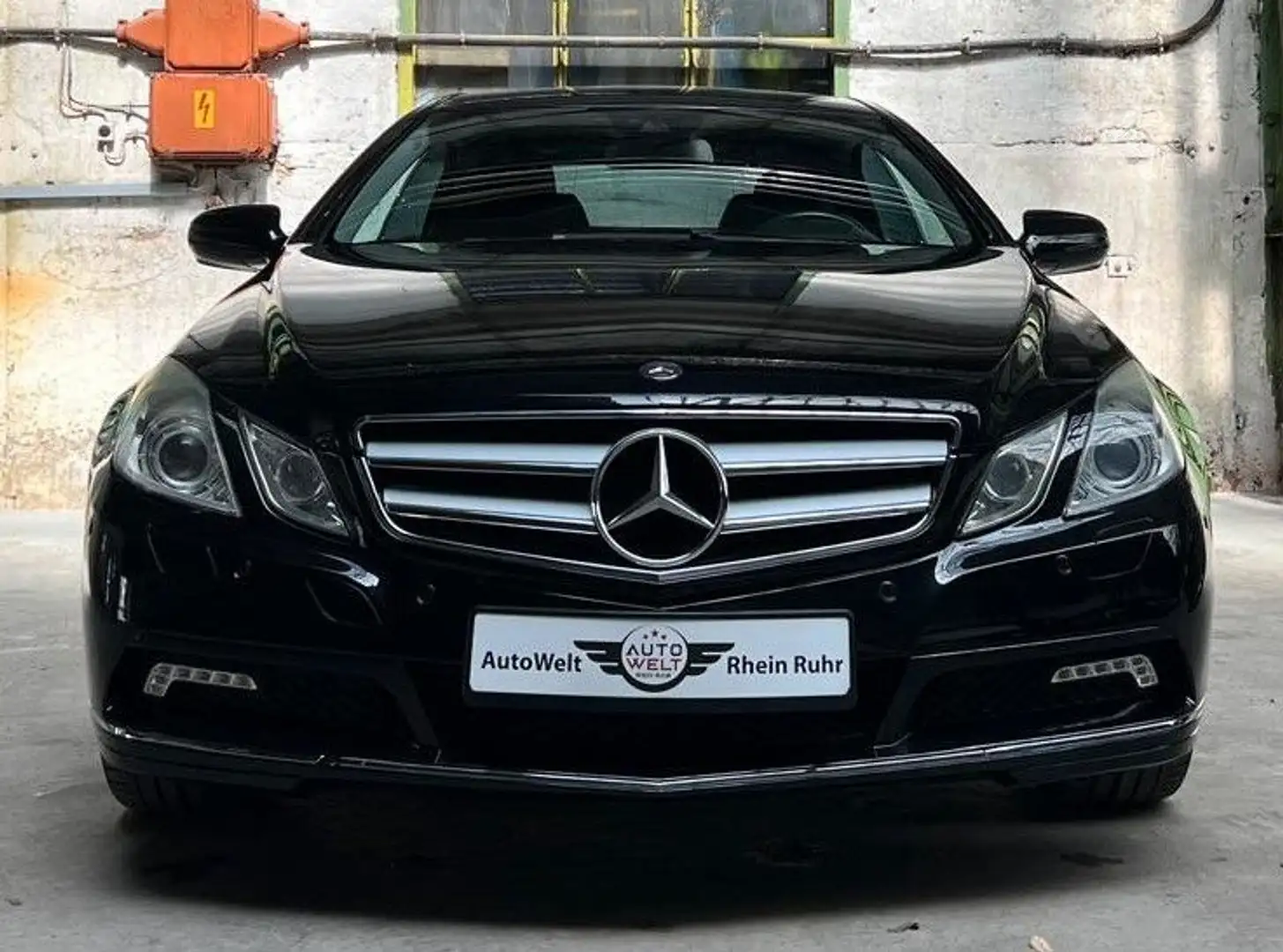 Mercedes-Benz E 350 Coupé CGI BlueEfficiency Schwarz - 2