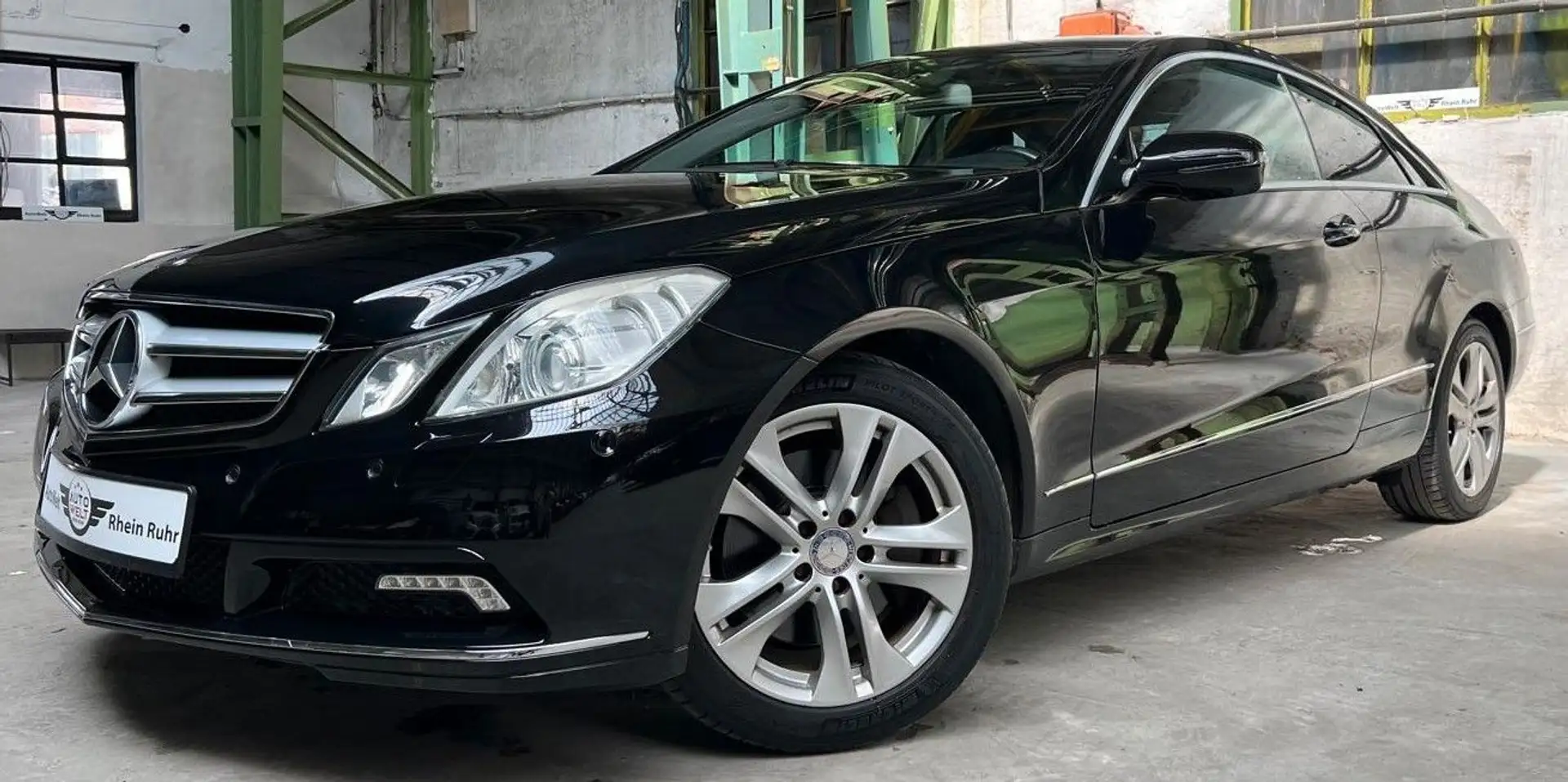 Mercedes-Benz E 350 Coupé CGI BlueEfficiency Schwarz - 1
