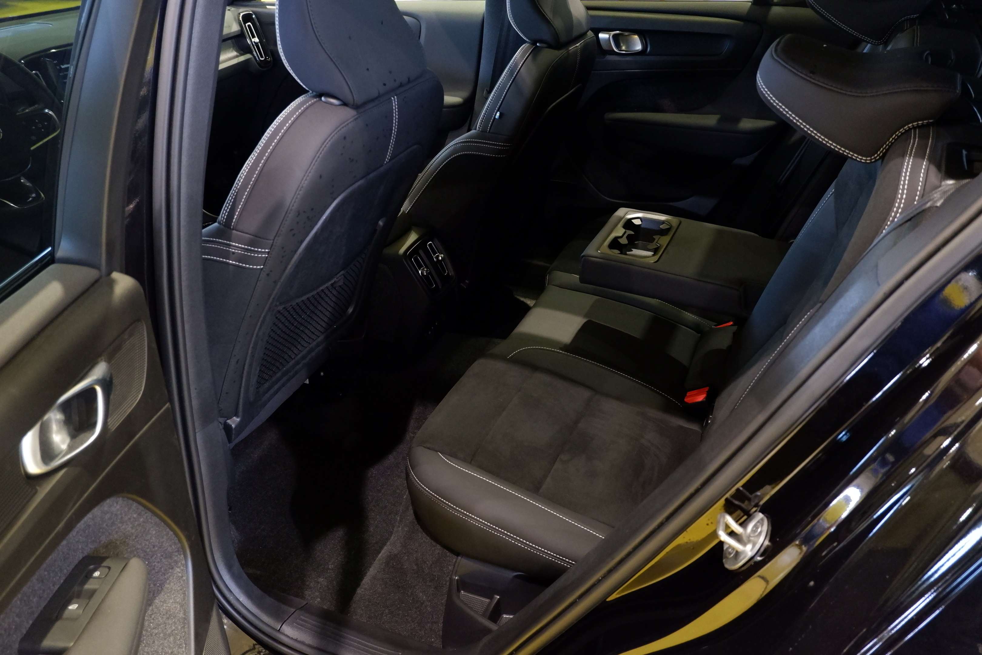 2024 Volvo XC40 Mise En Service 25Juin 2025 , EDI PLUS,DARK THEME thumb 11