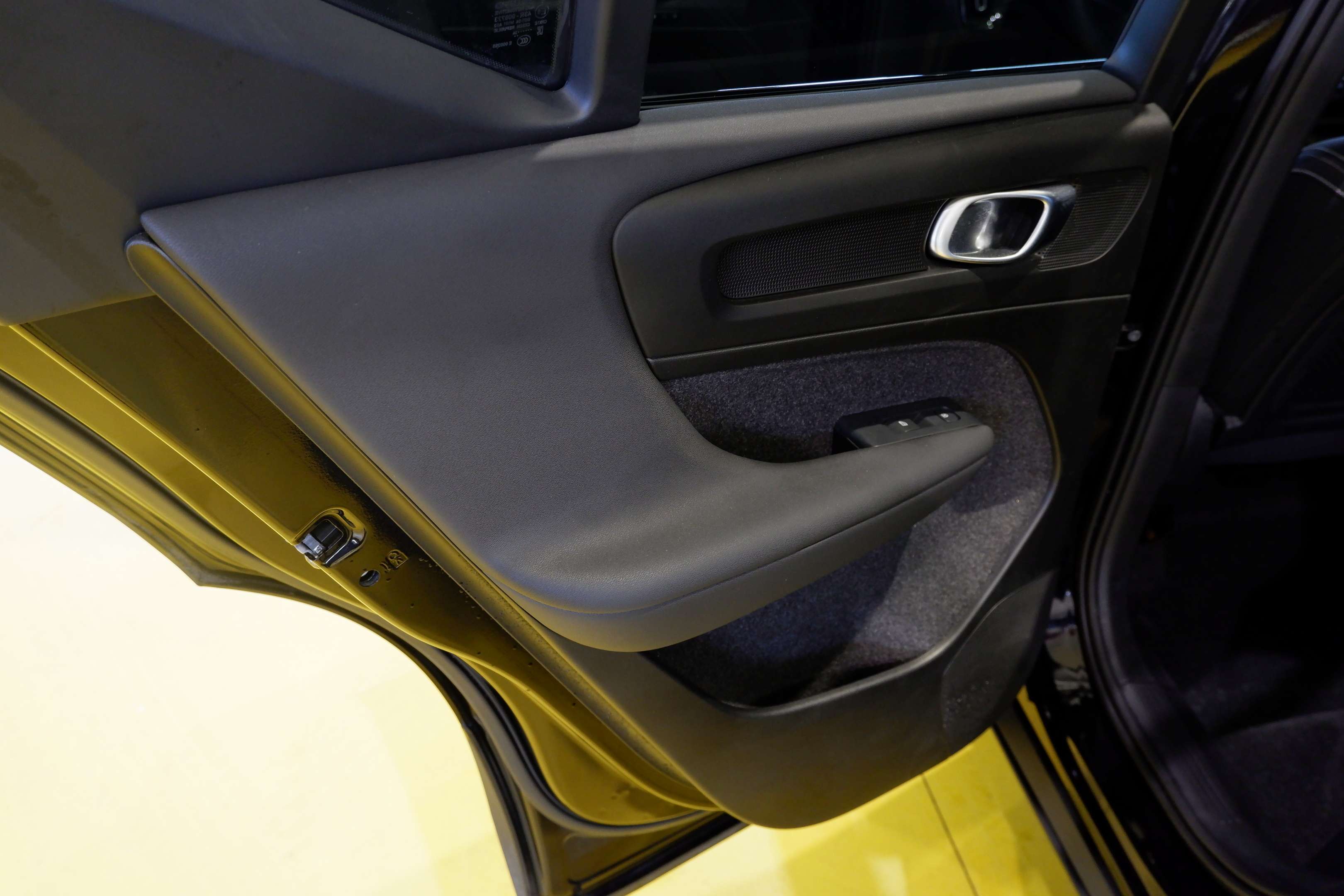 2024 Volvo XC40 Mise En Service 25Juin 2025 , EDI PLUS,DARK THEME thumb 12