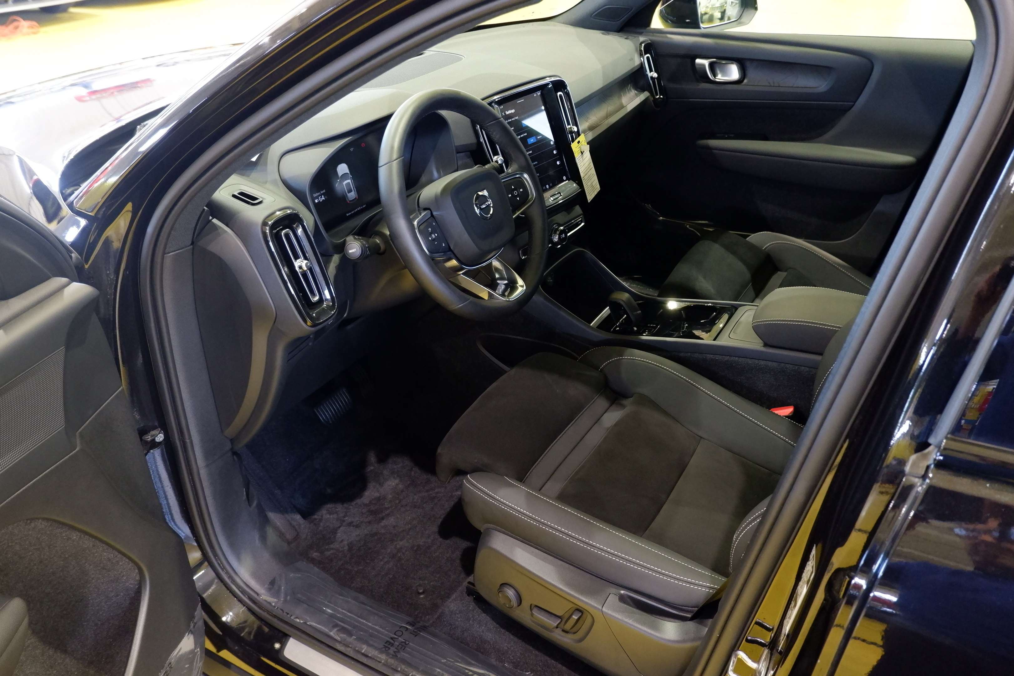 2024 Volvo XC40 Mise En Service 25Juin 2025 , EDI PLUS,DARK THEME thumb 9