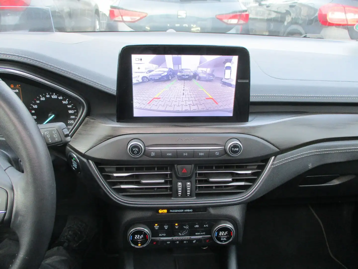Ford Focus 1,5 Vignale NAVI LEDER KAMERA PANORAM HEAD Schwarz - 2