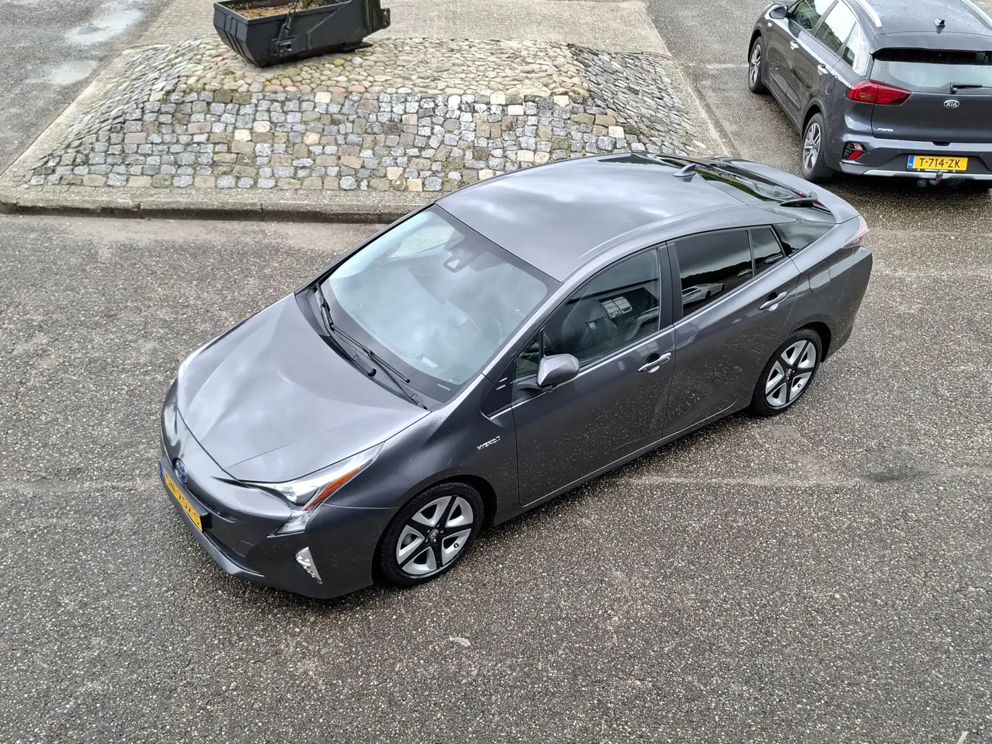 Toyota Prius 1.8 Executive CAMERA LEER HUD PARK ASSIST LED NAVI Szary - 2