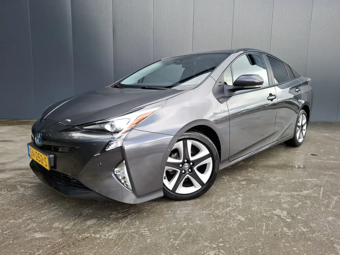 Toyota Prius 1.8 Executive CAMERA LEER HUD PARK ASSIST LED NAVI Szary - 1