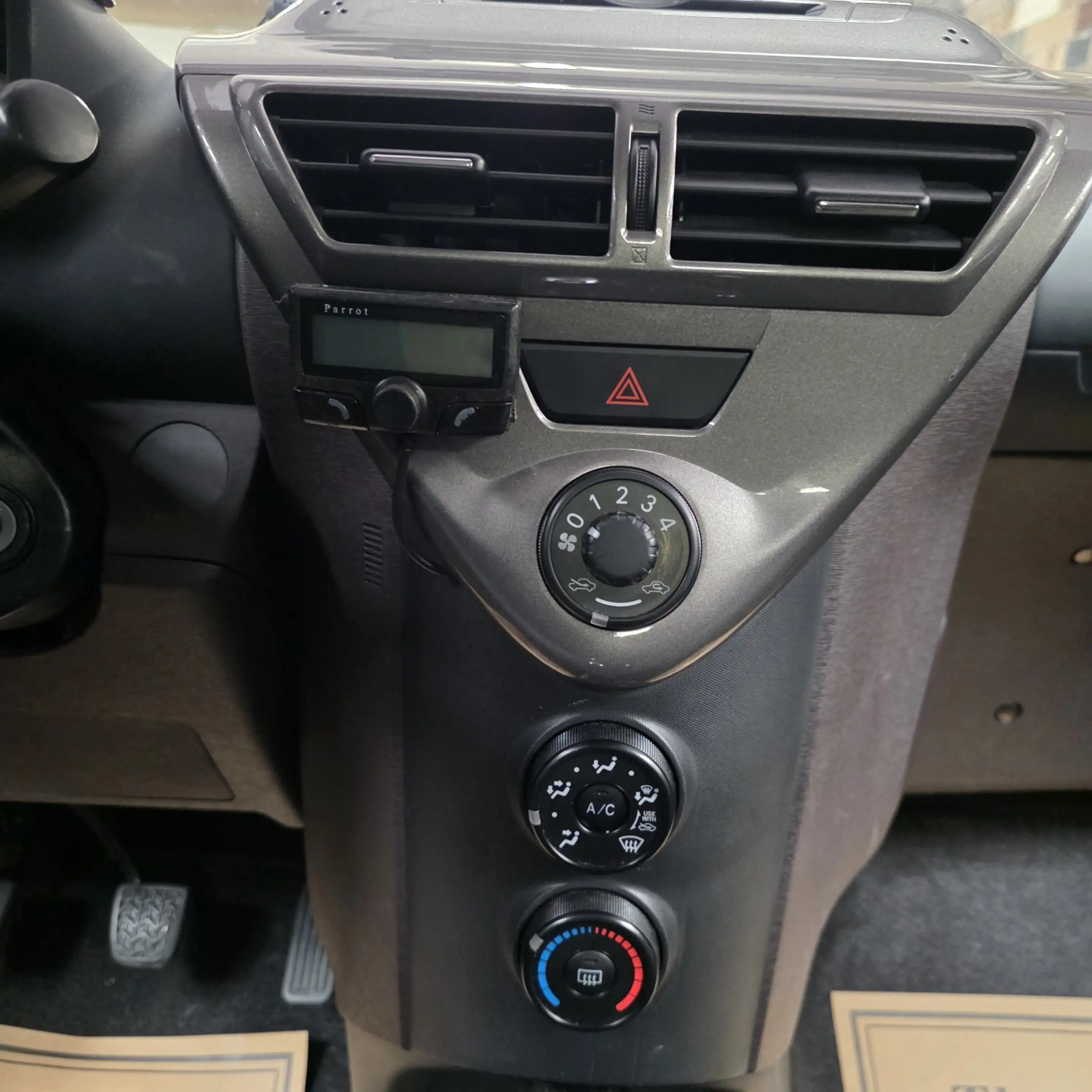 Toyota iQ 1.0i VVT-i Airco 12 Mois de garantie — photo 8