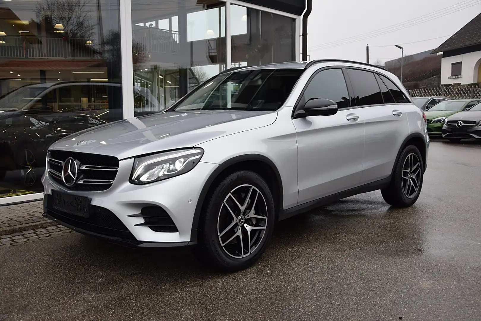 Mercedes-Benz GLC 220 d 4MATIC Aut. *AMG-Line* Silber - 2