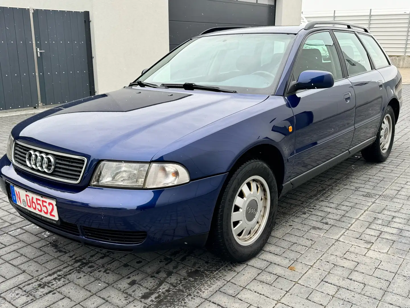 Audi A4 Avant 1.6 Albastru - 1