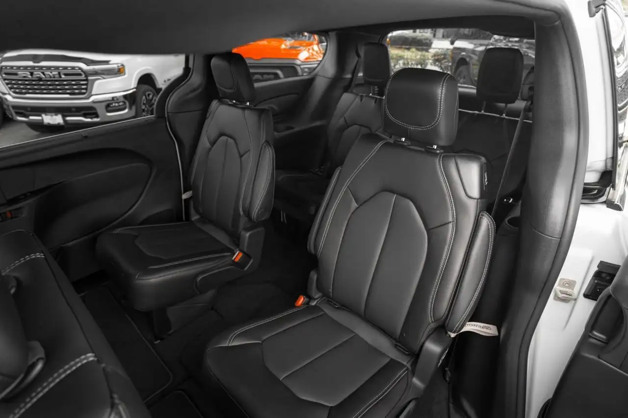 Chrysler Pacifica photo Chrysler Pacifica