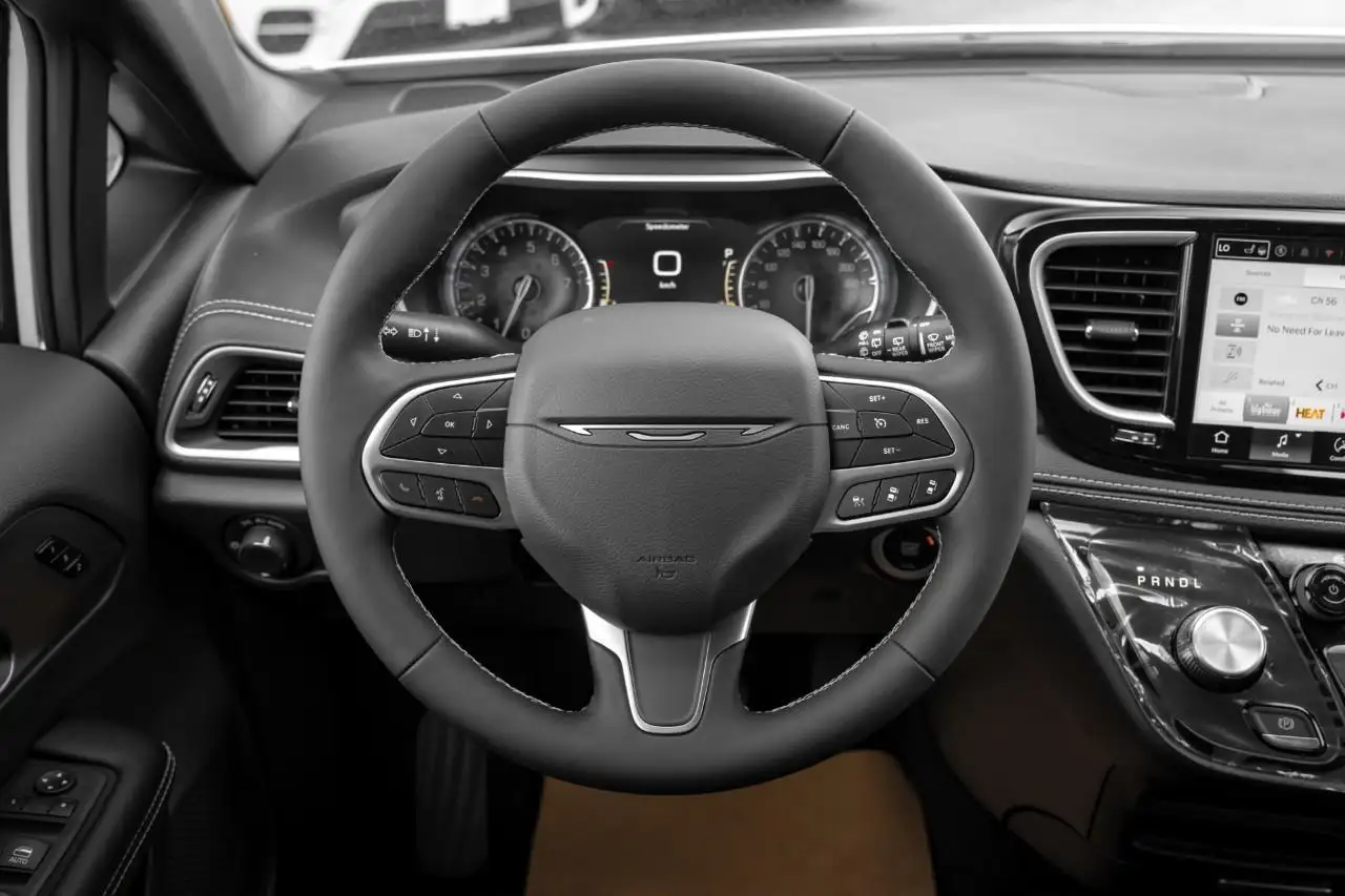 Chrysler Pacifica photo Chrysler Pacifica