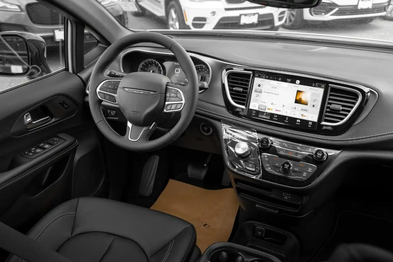 Chrysler Pacifica photo Chrysler Pacifica