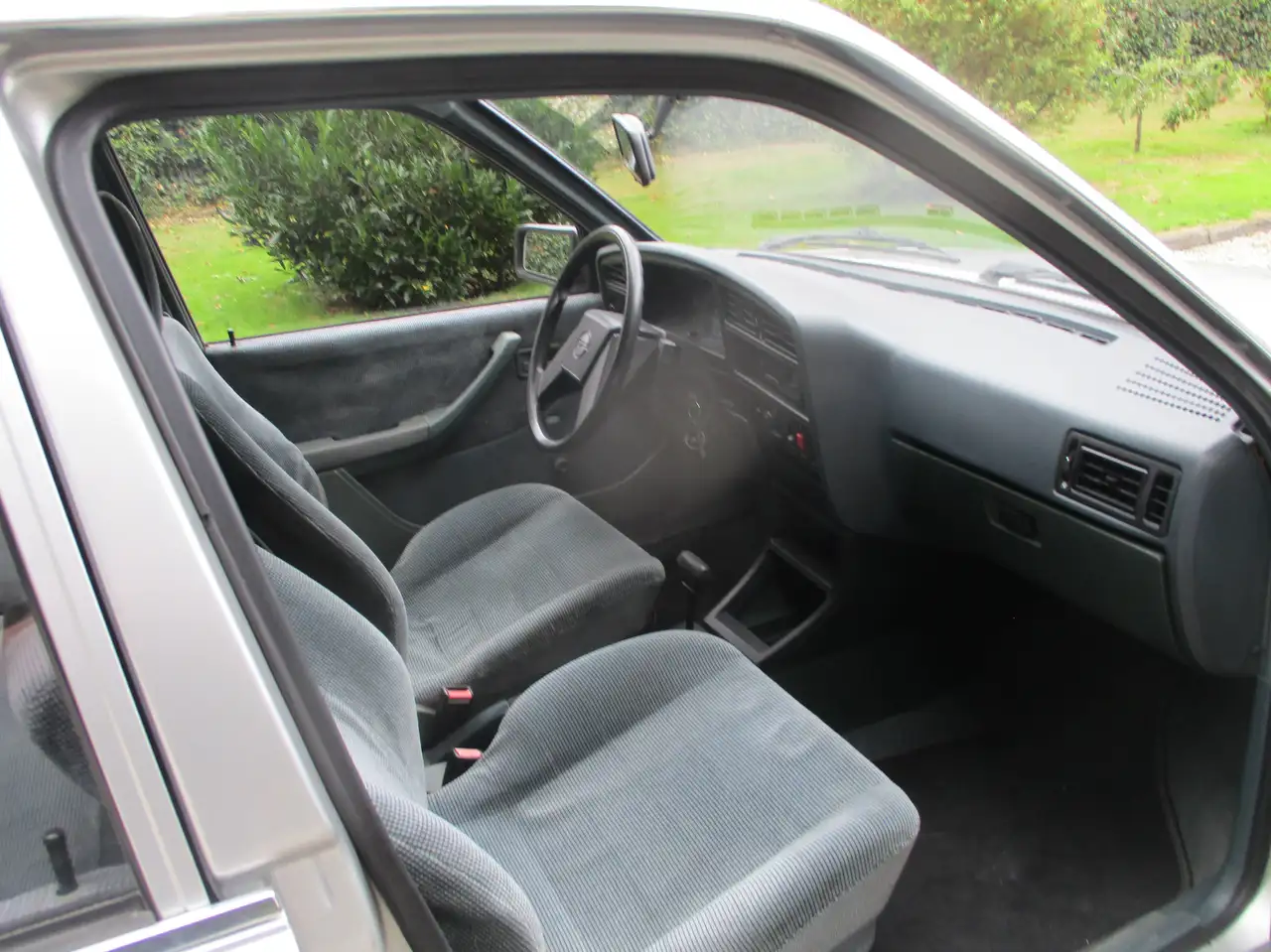 Opel Ascona 1.6 automatic belastingvrij, foto 6