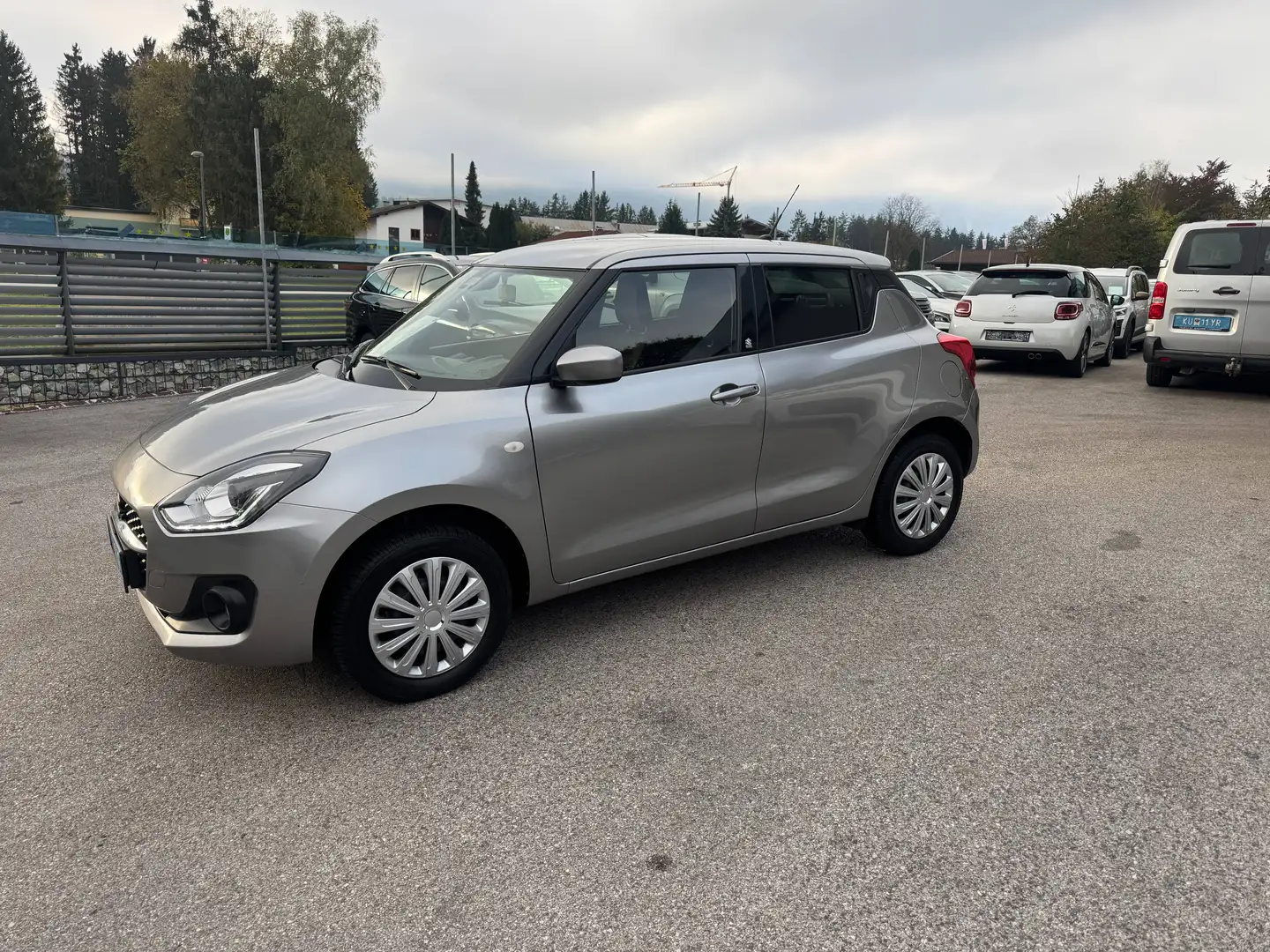 Suzuki Swift Grau - 1