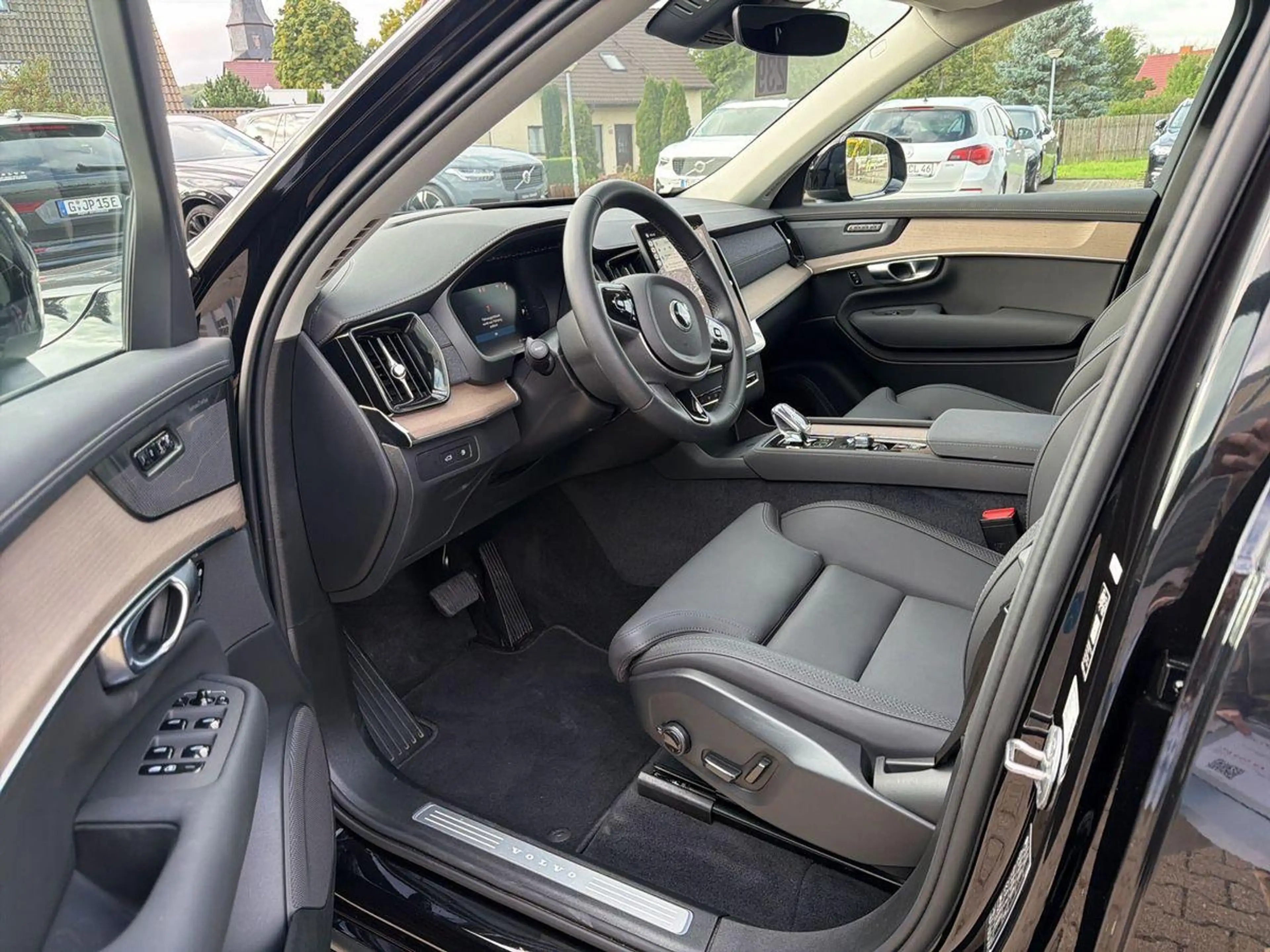Volvo XC90 T8 AWD Plus Dark Recharge 360° ACC HUD PANO — photo 10
