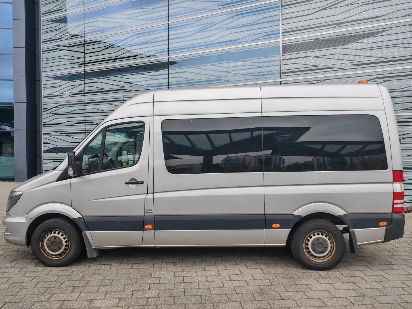 Mercedes-Benz Sprinter 313 CDI (BlueTec),,Lang.,9 Sitze Stříbrná - 2