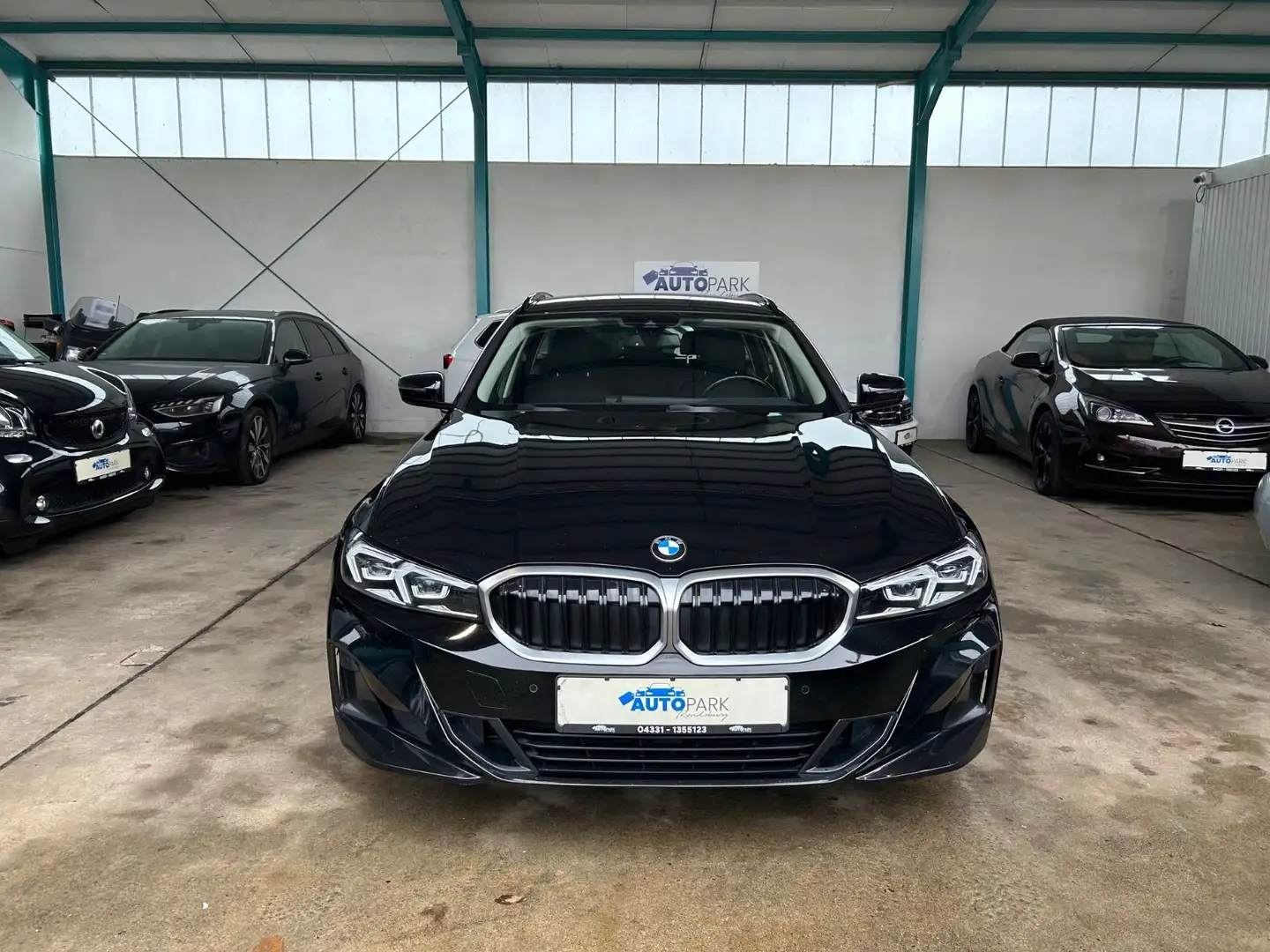 BMW 318 d Touring*Automatik*Navi*LED*Digitales Kombi Noir - 2