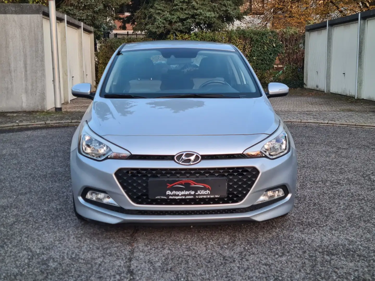 Hyundai i20 blue YES! 1.2 *1.Hand*Viele Extras* Silber - 2