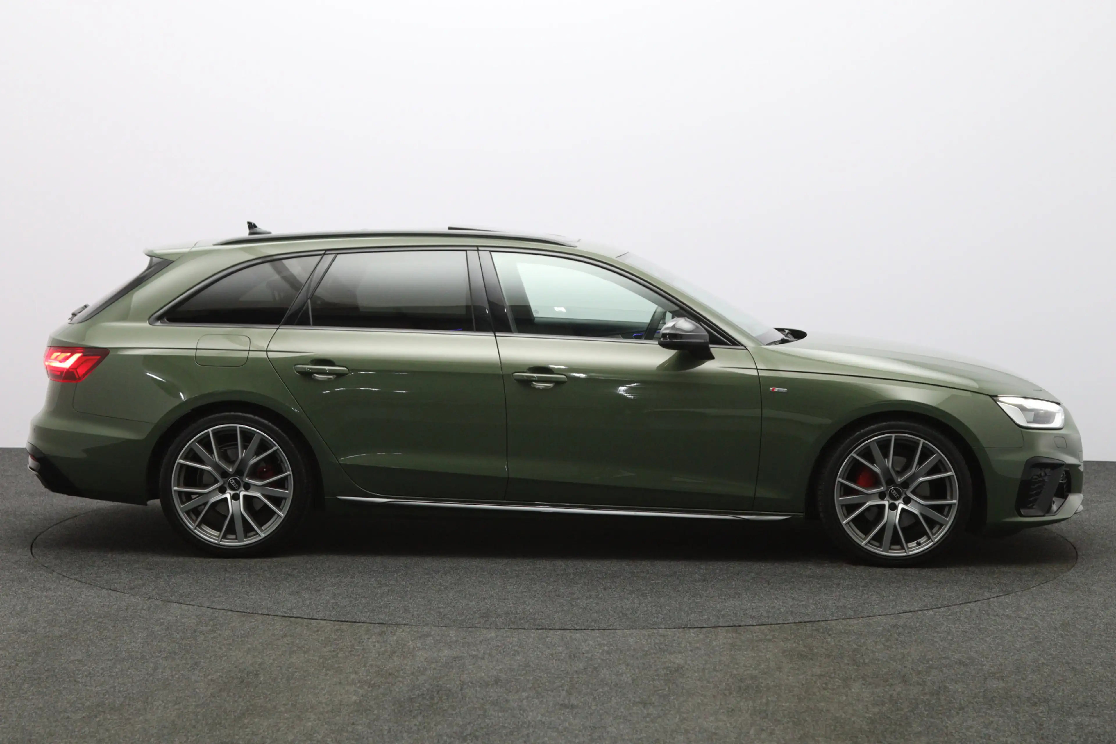 Audi A4 Avant 40 TFSI Quattro S-Line Edition Competition, — photo 16